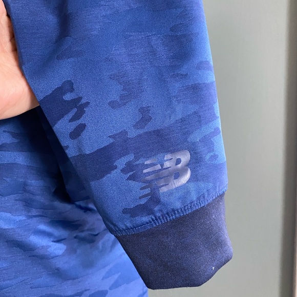 New Balance Women's Determination Reversible Jacket - Picture 4 of 16